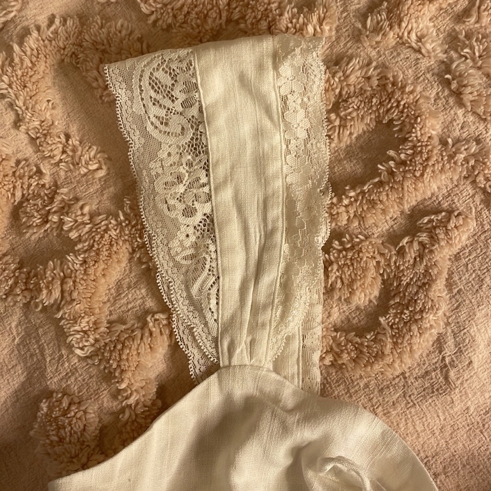 White Smocked & Lace Crop Top NWOT - Picture 2 of 7